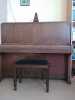 Prodám starší piano SCHOLZE tmavý dub rok výroby 1956 
-	metronom a stolička zdarma k pianu
