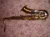 Prodám saxofon B-tenor, značka Amati, zakoupený cca v r. 1983, ve výborném stavu - téměř se na něj nehrálo. K saxofonu je pouzdro, dvě hubičky z původního balení - černá a průhledná a 2 plátky, oba z roku 1983 - český a Rico Royal.