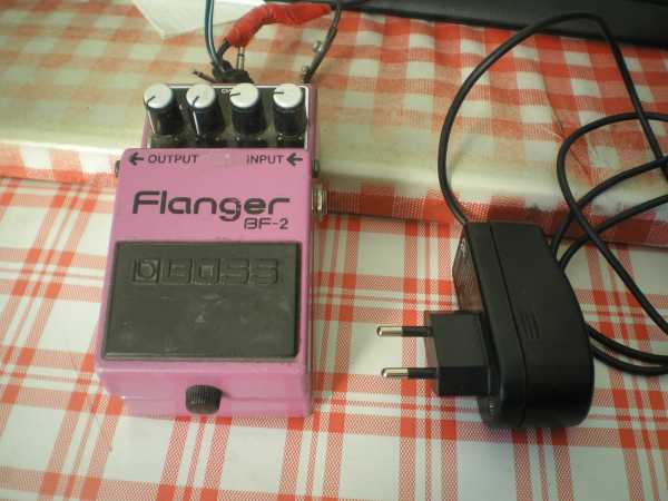 prodám kytarový efekt Flanger BF-2