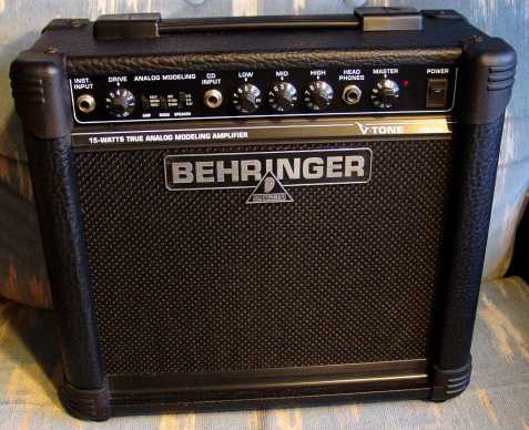 Prodám kytarové kombo Behringer GM-
