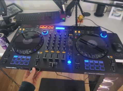 Pioneer DDJ-FLX6 4kanálový DJ ovlad