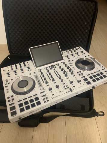 Denon DJ Prime 4 White Edition